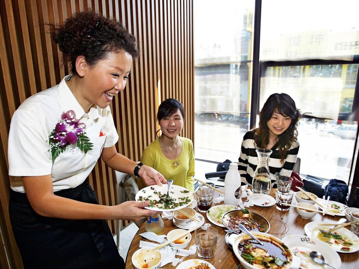 分店開遍全台！藍心湄餐廳王國「撐29年不行了」宣布收攤　賺15億身家「員工福利不輸老闆」