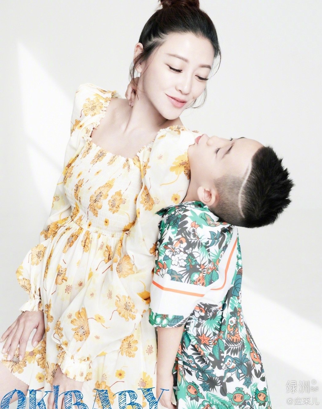 罕曬8月孕肚！應采兒6歲兒「背後環抱捧肚」畫面超有愛　節目中「暖男力爆發」媽讚：準備好當哥哥了