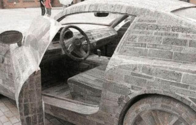 高手在民間！窮男花5年「磨出BMW石頭車」連內裝也神還原　BMW總公司一看「送一台真的給他」！