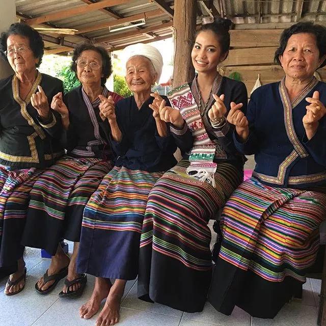 完美大逆襲！土氣「牙套妹」不甘平凡，發奮練出超辣身材「醜小鴨變白天鵝」奪下泰國環球小姐冠軍