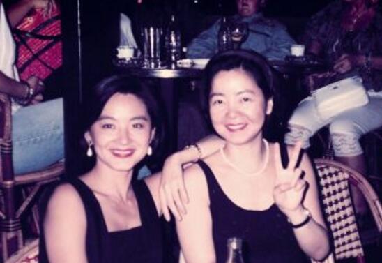 天賜的緣分！鄧麗君生前「和林青霞是多年閨蜜」　姊妹情深卻「愛上同個男人」：我願意讓給她
