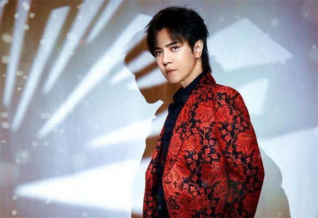 從頭做起！40歲羅志祥「換新髮型高調復出」嫩回20歲，獲前女友周揚青「悄悄點讃」網友：有望復合？
