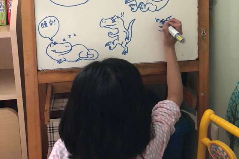 記得恐龍女孩嗎？綺綺走了2年「媽媽再生下弟弟」　孩子看到醫生「表情瞬間變了」他淚崩：妳回來了