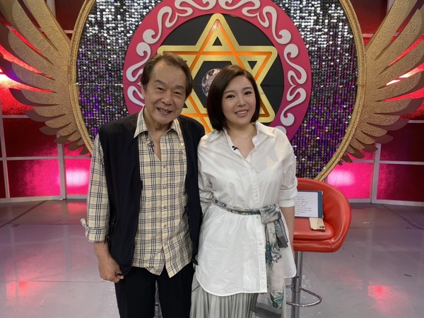 張魁愛妻「含金湯匙出身」千金背景曝光！倒追老公「結婚30年形影不離」　女兒笑虧：爸爸根本被寵壞