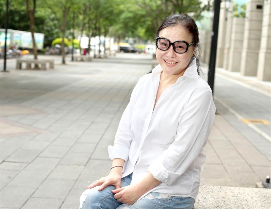 張魁愛妻「含金湯匙出身」千金背景曝光！倒追老公「結婚30年形影不離」　女兒笑虧：爸爸根本被寵壞