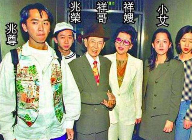 忍30年轉正宮！為丈夫癖好「終生穿塑身衣」4億遺產卻只分得1元　「因爭產與兒女公開決裂」鬧得滿城皆知