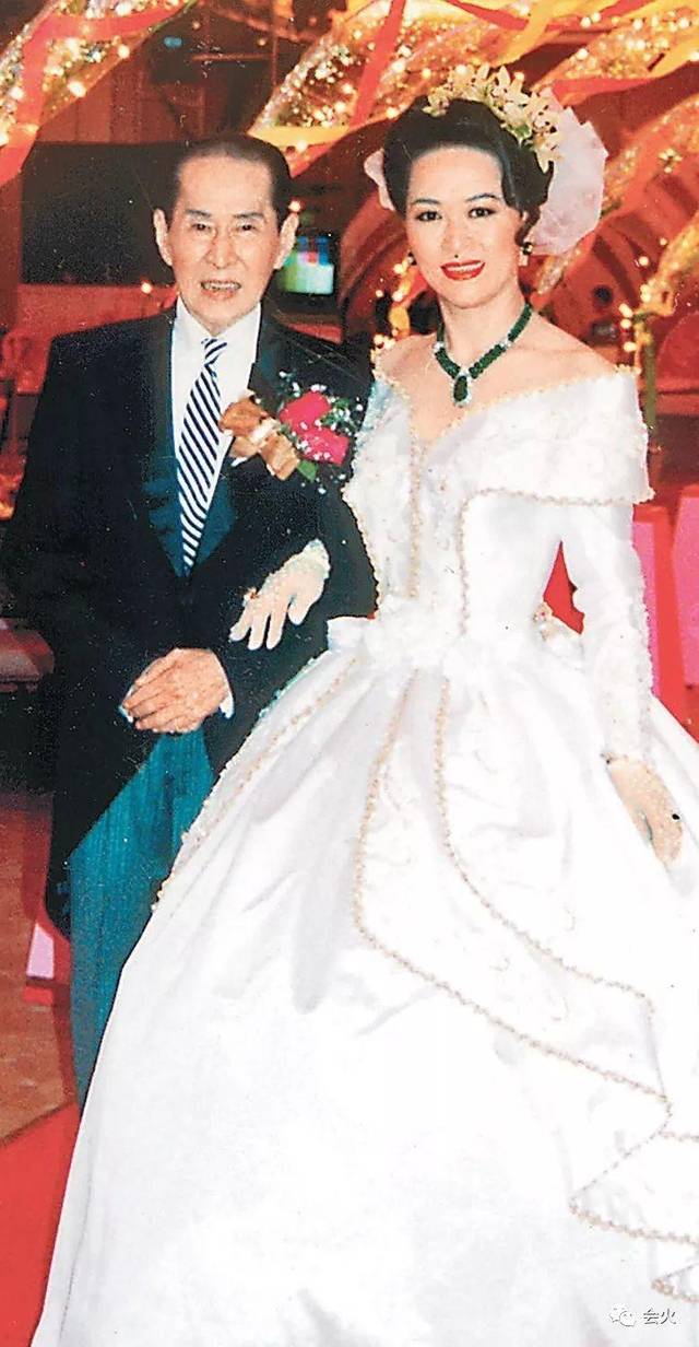 忍30年轉正宮！為丈夫癖好「終生穿塑身衣」4億遺產卻只分得1元　「因爭產與兒女公開決裂」鬧得滿城皆知