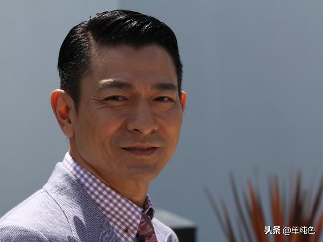 兄弟齊心！劉德華親弟叱吒商場「坐擁兩億身價」為人低調　打扮親民「留落腮鬍身材壯碩」享受人生