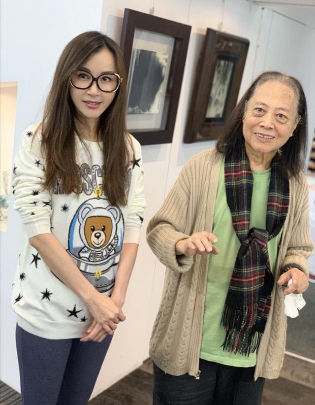 被歲月遺忘的女人！蕭薔「低調現身機場」被偷拍　51歲「路人以為30歲」：本人還有馬甲線太狂！
