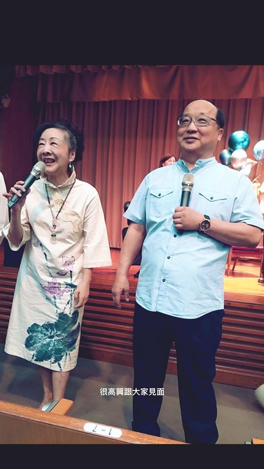 樂享兒孫福！胡志強甜曬孫女「長相超像阿公」基因神複製　「混血外孫大眼萌翻」祖孫相擁笑開懷