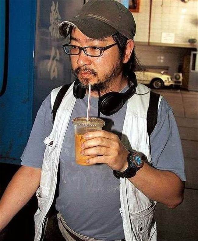兄弟齊心！劉德華親弟叱吒商場「坐擁兩億身價」為人低調　打扮親民「留落腮鬍身材壯碩」享受人生