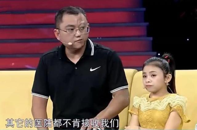 90公分「袖珍」女孩懷孕，不顧父母反對堅持生下寶寶，孩子出生後「全家沒了笑容」