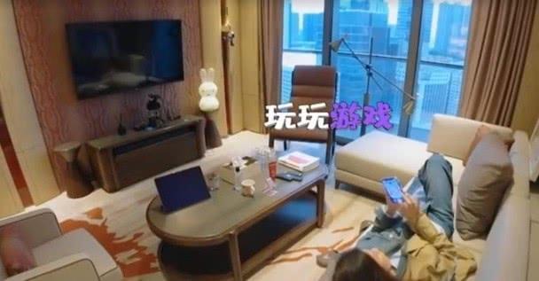 享受自由！佘詩曼曬豪宅「室內寬敞明亮」生活隨性自然　自曝隱憂「45歲沒希望了」幸福成家夢難圓