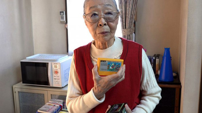 不輸年輕人！90歲奶奶「超愛打電動」就是不服老　超猛技術「還榮獲金氏紀錄」：阿嬤真的比你強！