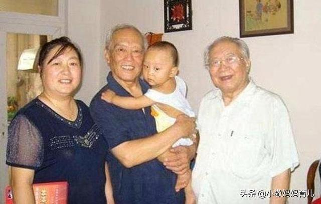 忘年之戀！70歲兒子戀上30歲保姆  父親無法理解，「老來得子」父子關係終破冰