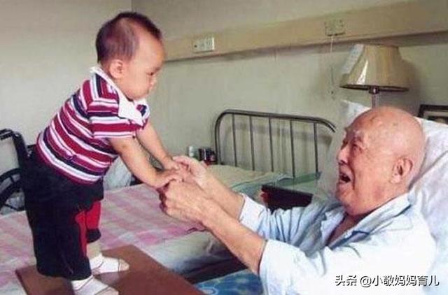 忘年之戀！70歲兒子戀上30歲保姆  父親無法理解，「老來得子」父子關係終破冰
