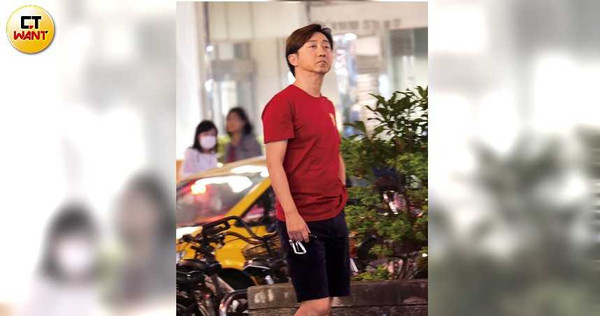 為愛轉變！58歲庾澄慶「當街扮鬼臉」不顧形象逗愛妻笑　卸偶像光環「老來得女」坦言很幸福：夢想中的生活