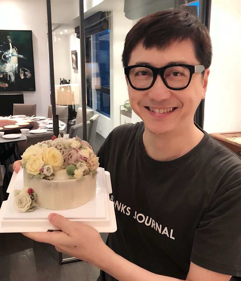 為愛轉變！58歲庾澄慶「當街扮鬼臉」不顧形象逗愛妻笑　卸偶像光環「老來得女」坦言很幸福：夢想中的生活