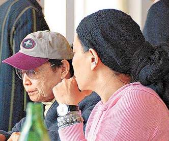 一個女婿半個兒！周潤發為岳父介紹對象「走出喪妻痛」　離開14年「堅持為其遺孀養老」：我們都是一家人