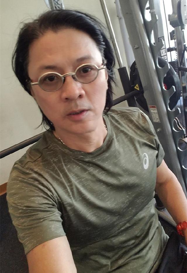 為救妻子花光積蓄！男星隱退「照顧老婆36年」甘願拋下名利　毫無怨言「最重要的是我太太」：名利都是虛幻