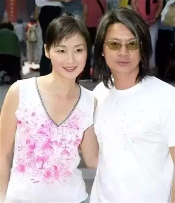 為救妻子花光積蓄！男星隱退「照顧老婆36年」甘願拋下名利　毫無怨言「最重要的是我太太」：名利都是虛幻