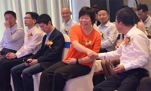 打工妹變富豪！富士康女工待10年「32歲拿積蓄自立門戶」　晉升市值逾兆大老闆「人生大逆襲」