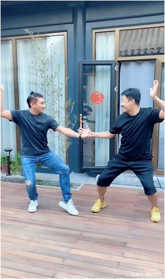 50歲吳奇隆終高調露面！扎小辮帥氣重現「蕭十一郎」經典，17年後「與逍遙侯相擁」引回憶