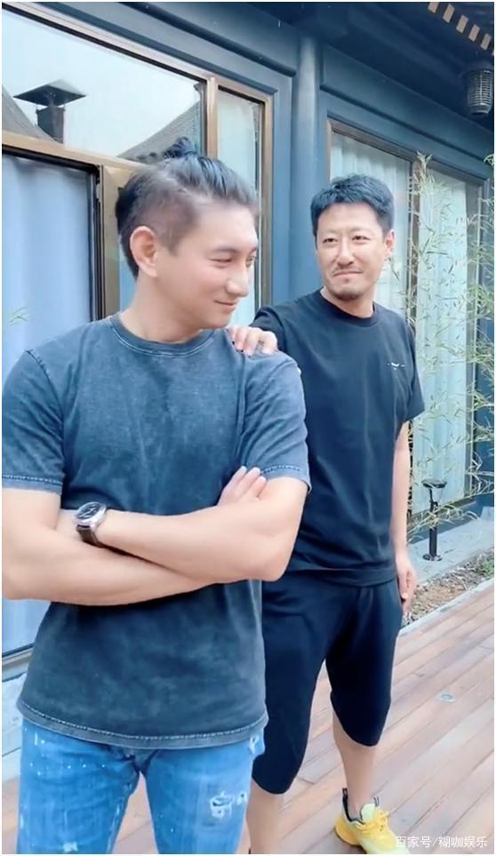 50歲吳奇隆終高調露面！扎小辮帥氣重現「蕭十一郎」經典，17年後「與逍遙侯相擁」引回憶