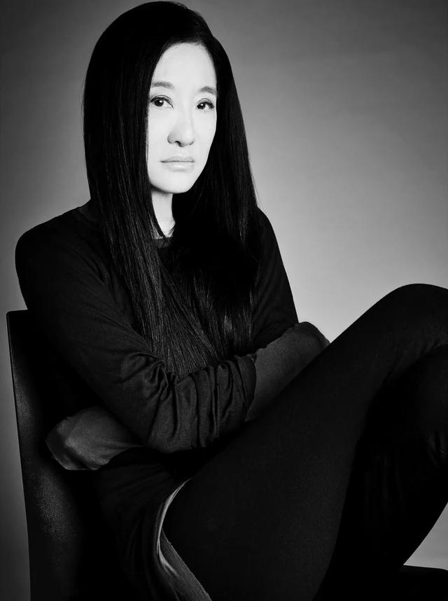 年齡不重要！她63歲離婚還被「小36歲鮮肉倒追」， 71歲仍有「腹肌和馬甲線」活成女性人生目標