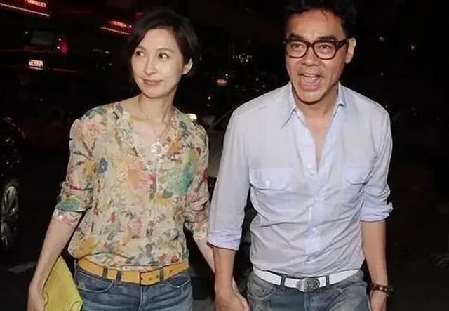 神仙眷侶！最高學歷港姐嫁影帝「22年婚姻甜如初戀」53歲眼裡仍藏愛「每年收到一件愛的禮物」