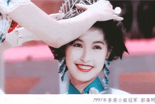 神仙眷侶！最高學歷港姐嫁影帝「22年婚姻甜如初戀」53歲眼裡仍藏愛「每年收到一件愛的禮物」