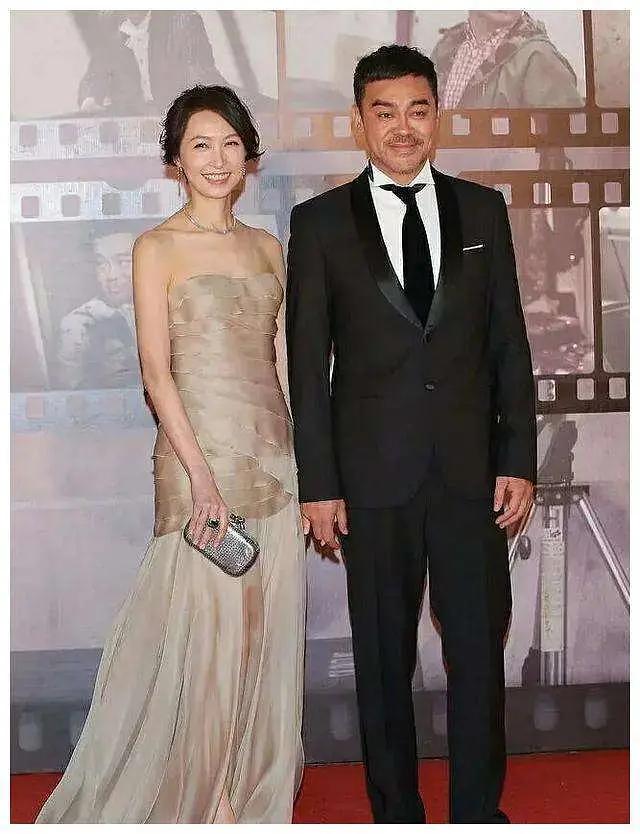 神仙眷侶！最高學歷港姐嫁影帝「22年婚姻甜如初戀」53歲眼裡仍藏愛「每年收到一件愛的禮物」