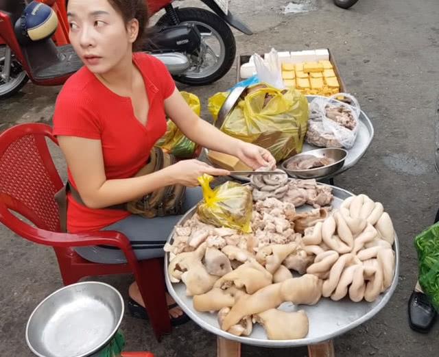 41歲「肥腸大媽」21歲的臉！眾人千里迢迢去打卡求證，排隊500米「只爲見一面」網友：求組隊～