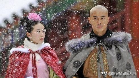《步步驚心》八爺再當爸！「甜攬小21歲嬌妻秀恩愛」產後1年又報喜　大兒子「五官精緻似混血」全家福超吸睛