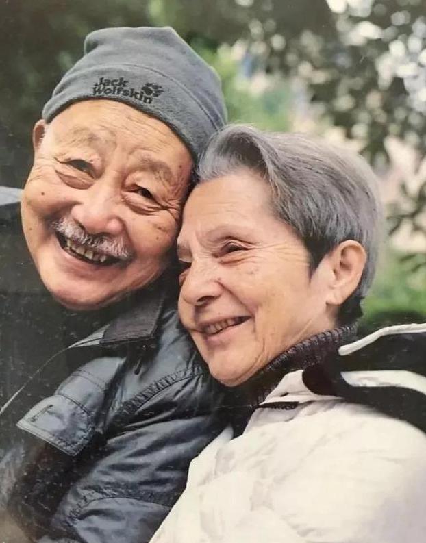 25歲一眼誤終身！法國老太苦等初戀「55年沒嫁人」 83歲「一封書信」再續前緣：終於等到你❤ 