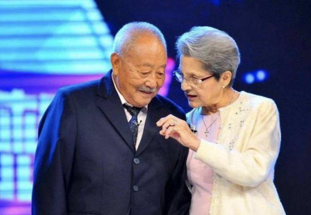 25歲一眼誤終身！法國老太苦等初戀「55年沒嫁人」 83歲「一封書信」再續前緣：終於等到你❤ 