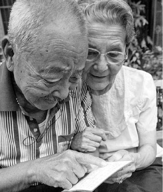 25歲一眼誤終身！法國老太苦等初戀「55年沒嫁人」 83歲「一封書信」再續前緣：終於等到你❤ 
