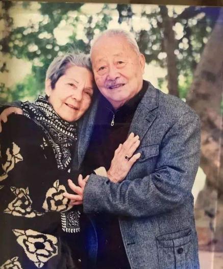 25歲一眼誤終身！法國老太苦等初戀「55年沒嫁人」 83歲「一封書信」再續前緣：終於等到你❤ 