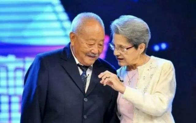 25歲一眼誤終身！法國老太苦等初戀「55年沒嫁人」 83歲「一封書信」再續前緣：終於等到你❤ 