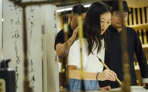 家裡整面牆壁全成孩子畫板！孫儷氣噗噗「試圖阻止兩個熊孩子」搗蛋，立刻被老公一語驚醒：說的很對