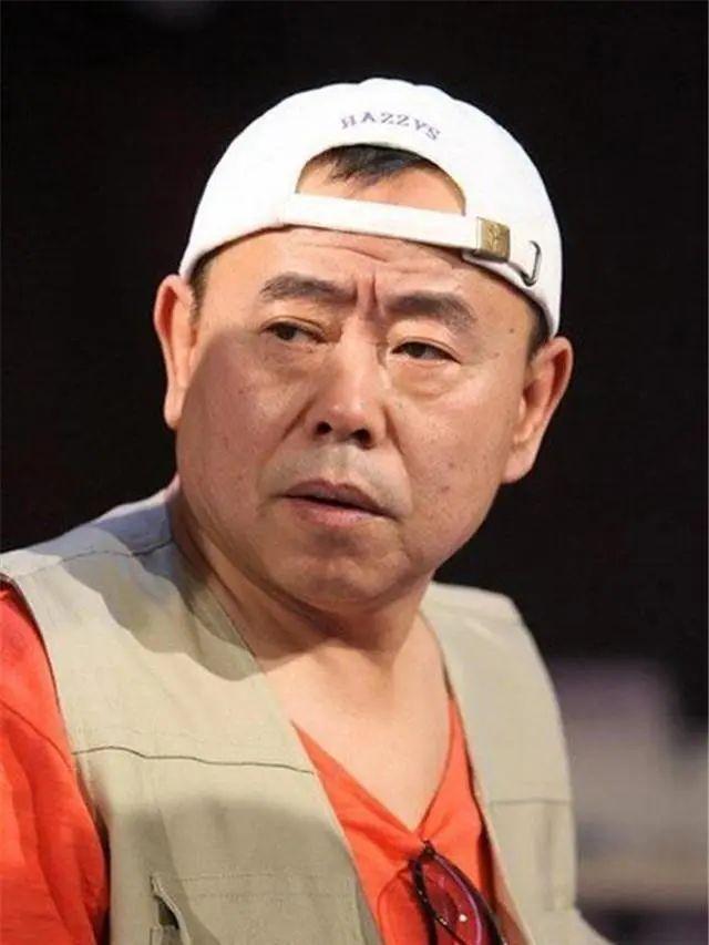 攜手39年！男星不得志「妻陪住8年廁所」　爆紅後自大嫌棄老婆「她包容忍讓2年」收心成寵妻好男人
