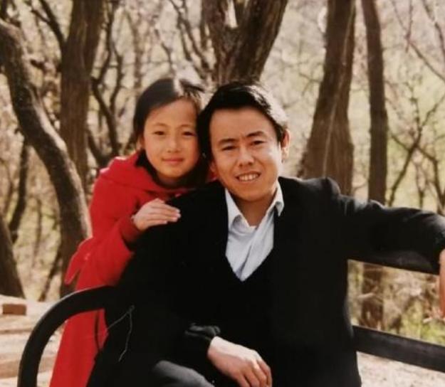 攜手39年！男星不得志「妻陪住8年廁所」　爆紅後自大嫌棄老婆「她包容忍讓2年」收心成寵妻好男人