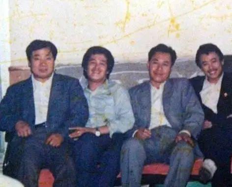 攜手39年！男星不得志「妻陪住8年廁所」　爆紅後自大嫌棄老婆「她包容忍讓2年」收心成寵妻好男人