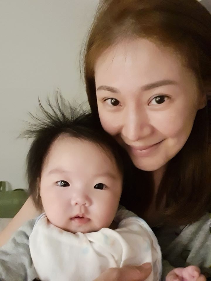 雙倍辛苦!女主播產龍鳳胎「首次過年超艱辛」每天各親餵6次 累到大哭曝「老公暖舉」靠神隊友充電