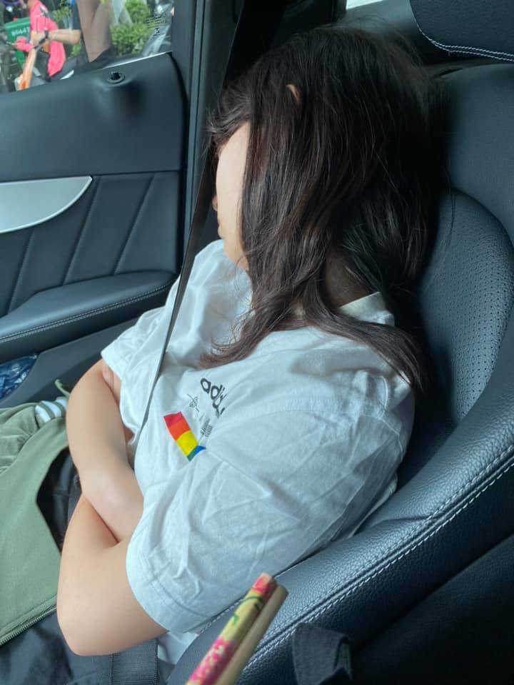 有明星架式！王彩樺「正妹小女兒」曝光　如今亭亭玉立「水靈大眼+長腿」為人母讚嘆：我怎麼這麼厲害