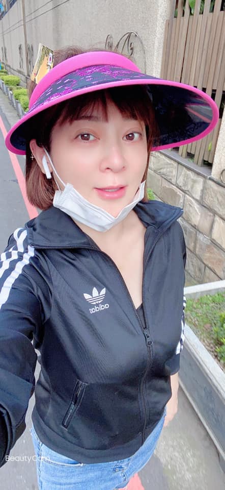 有明星架式！王彩樺「正妹小女兒」曝光　如今亭亭玉立「水靈大眼+長腿」為人母讚嘆：我怎麼這麼厲害