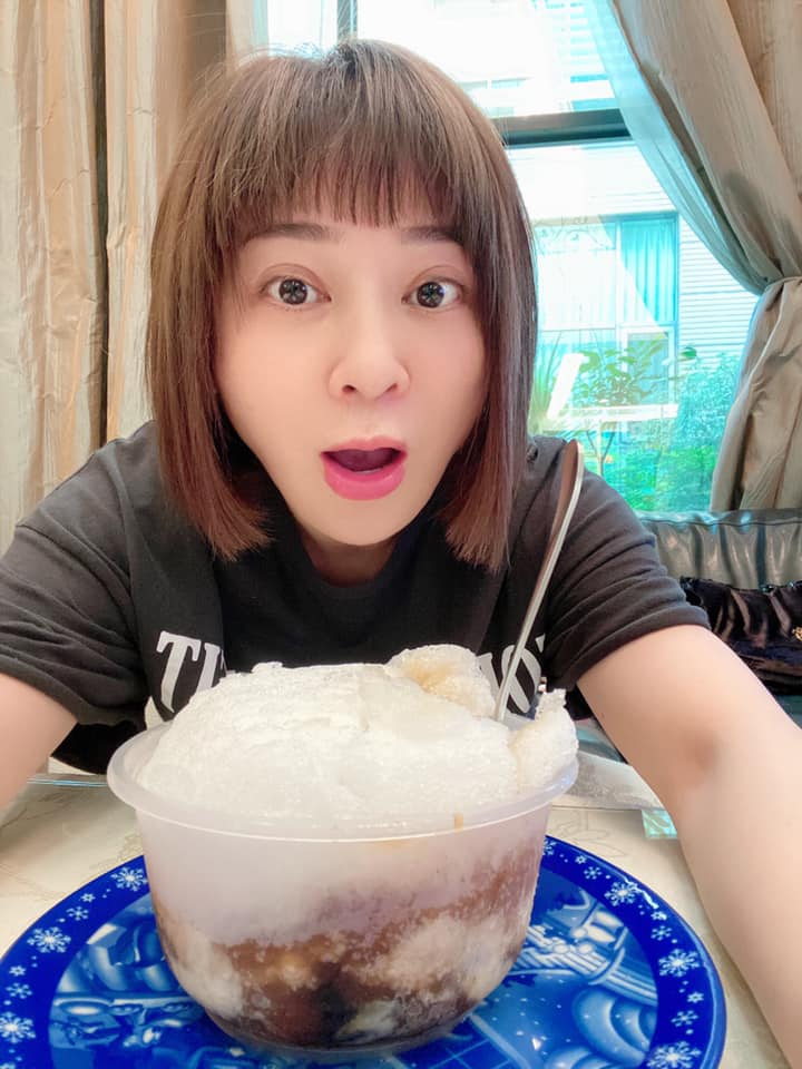 有明星架式！王彩樺「正妹小女兒」曝光　如今亭亭玉立「水靈大眼+長腿」為人母讚嘆：我怎麼這麼厲害