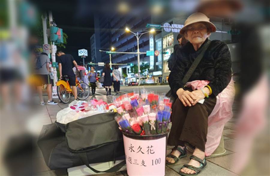 86歲「玫瑰花婆婆」扛生計賣花！淚曝「40年前送養兒」盼再見一面　謝客人送暖「代向警察求情」霸氣付錢