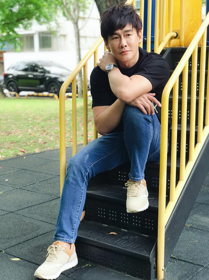 差16歲依舊甜蜜！李新「出身名門成績好」沈世朋坦言：曾覺得配不上她　「見面5次結婚」今一家3口幸福美滿