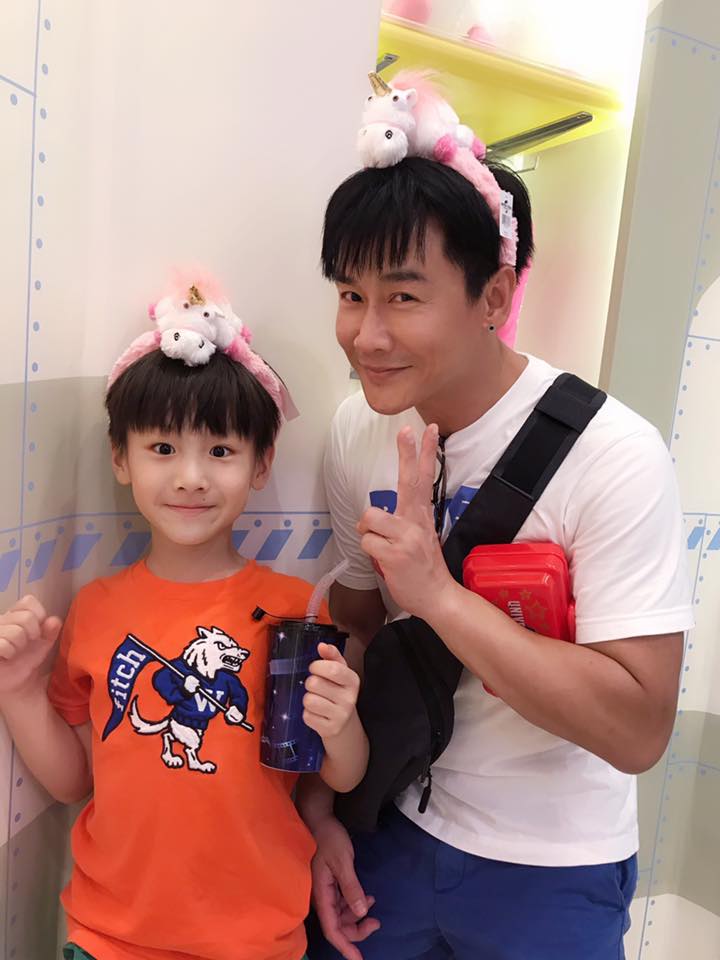 差16歲依舊甜蜜！李新「出身名門成績好」沈世朋坦言：曾覺得配不上她　「見面5次結婚」今一家3口幸福美滿